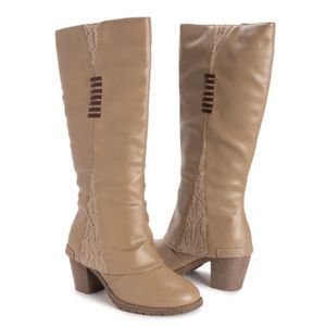 NWOT Women's Heeled Tan Camel Boots With Lace Detail Size 9